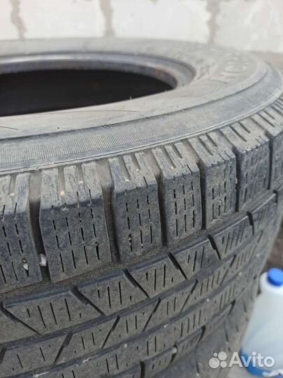 Pirelli Ice 225/70 R16