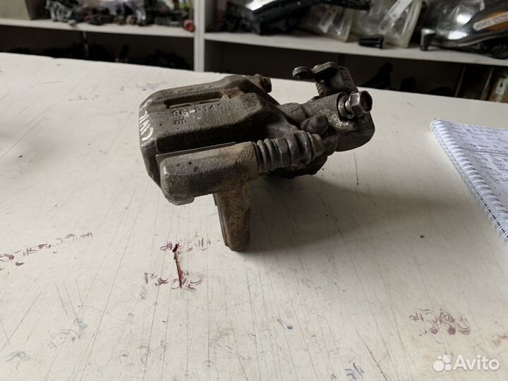 Суппорт задний правый Honda Civic 4D