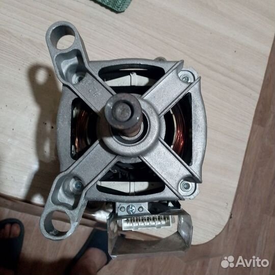 Двигататель стиральной машины
