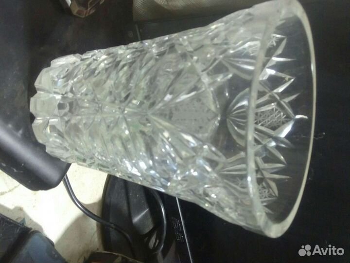 Ваза стеклянная на стеклянной подсиавке