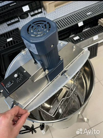 Медогонка электрическая двух рамочная и четырех