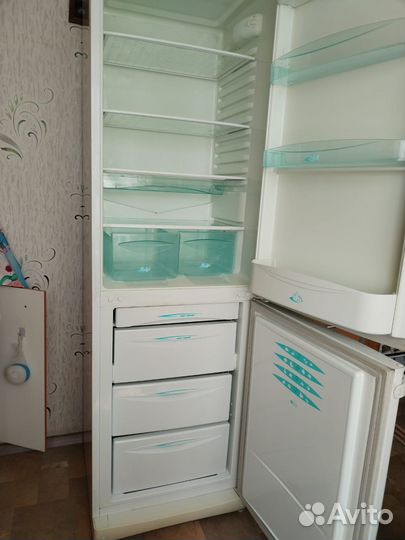 Холодильник бу Stinol