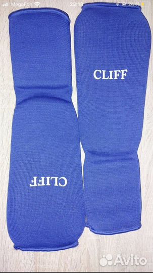 Щитки на ноги и перчатки