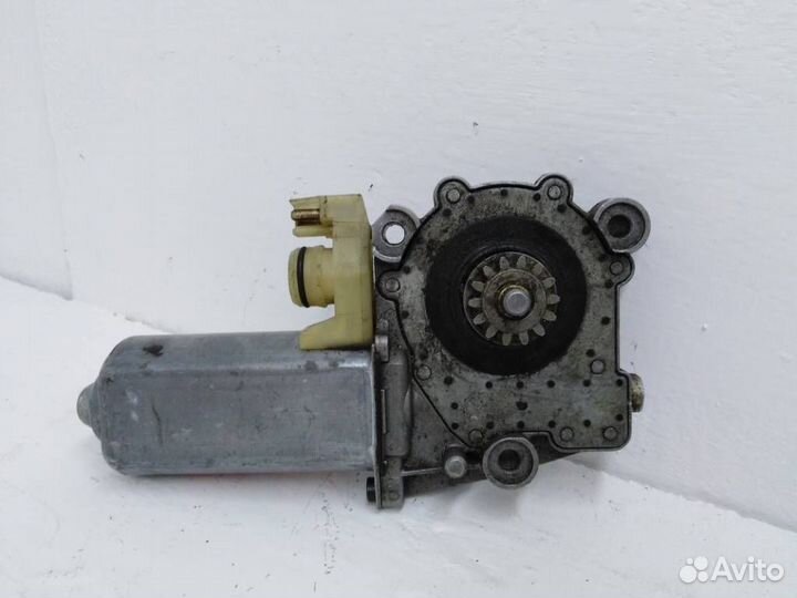 Моторчик переднего левого стеклоподъемника A004820