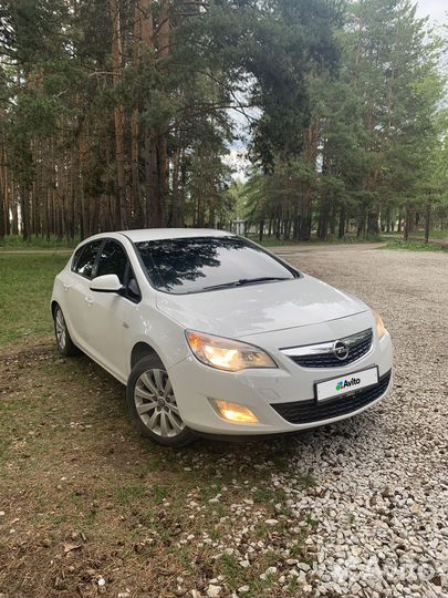 Opel Astra 1.6 AT, 2011, 196 000 км