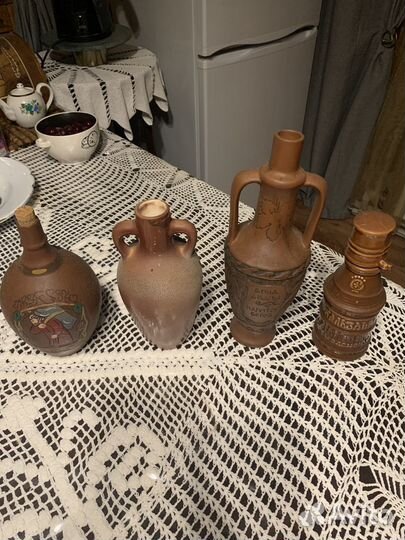 Глиняные бутылки из под вина