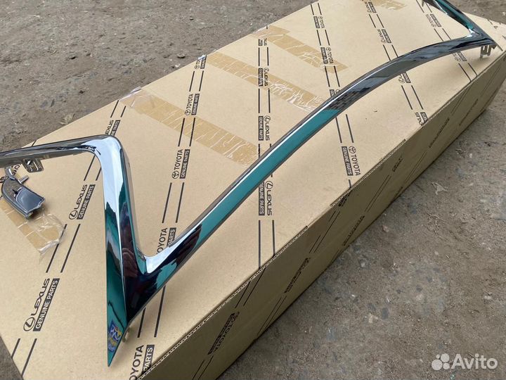 Молдинг решетки радиатора Lexus NX200