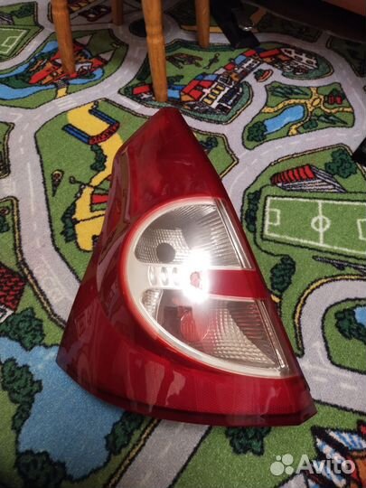 Задний левый фонарь Renault sandero 1