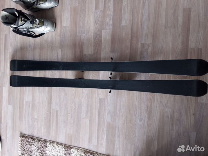 Горные лыжи и ботинки