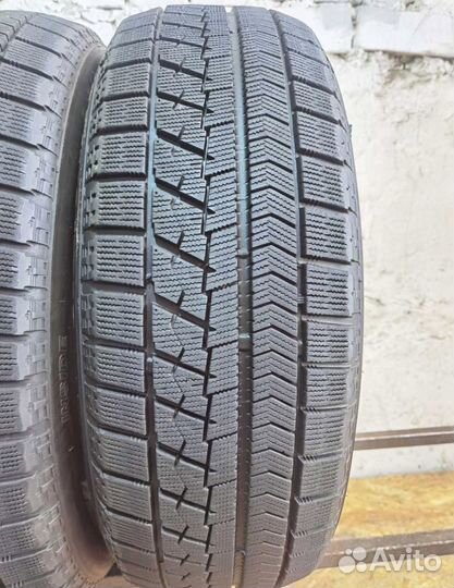 Bridgestone Blizzak VRX 215/60 R17 96Q