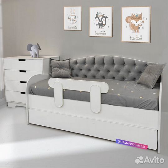 Детская кровать с мягкой спинкой