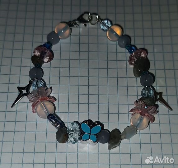 Браслет ручной работы из бусин