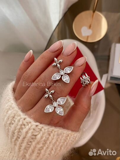 Серьги каффа louis vuitton кристаллы цвет серебро