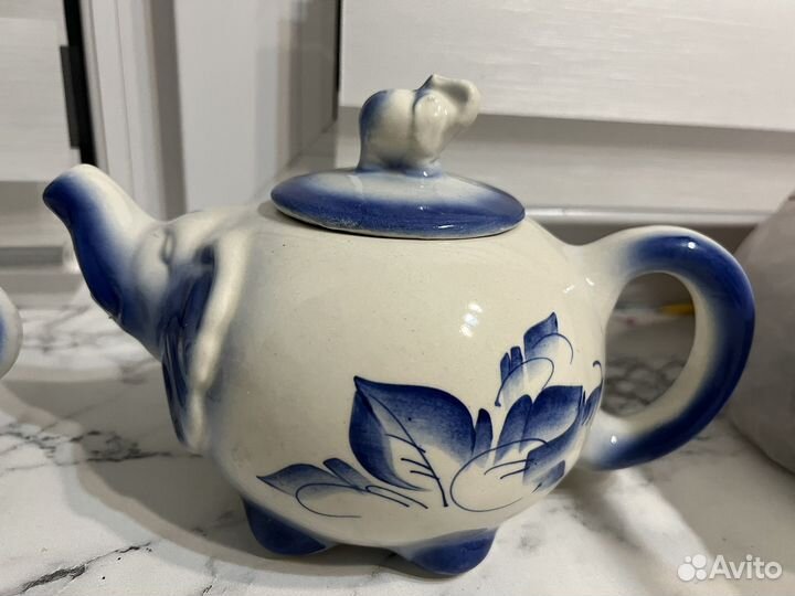 Заварочный чайник и сахарница