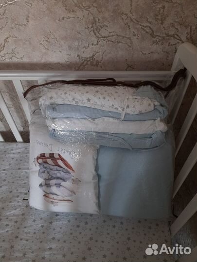 Детская кроватка с маятником и ящиком