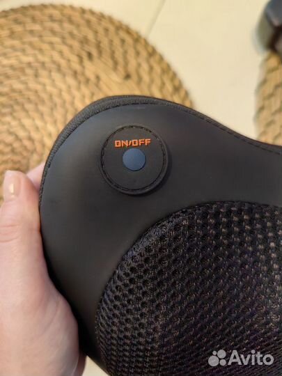 Массажная подушка для шеи