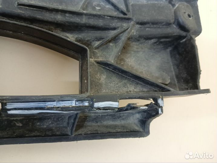 Решетка в бампер центральная Audi Audi Q8 2018