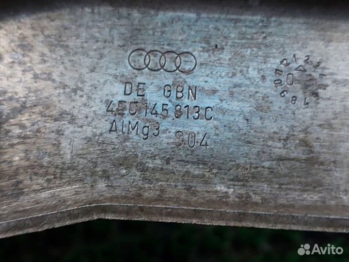 Audi a8 d3 кронштейн