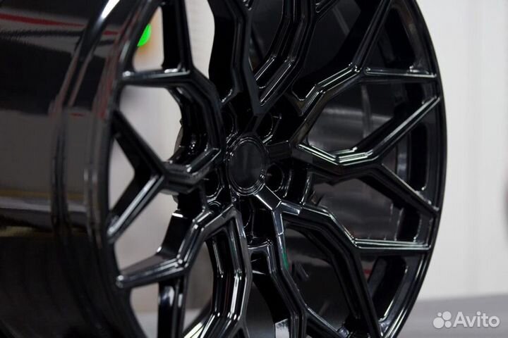 Кованые диски GT Forged G079 R23 на Audi Q8