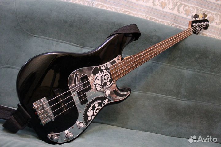 Бас гитара 4 струны Fender Squier Precision