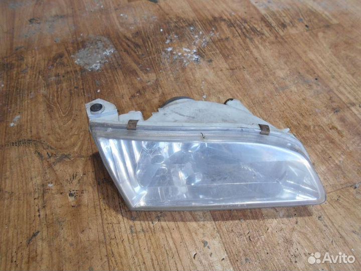 Фара правая Toyota Corolla E11 1997-2001