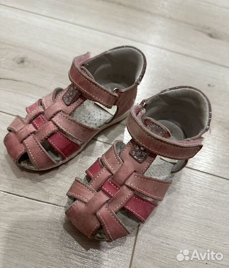 Сандалии для девочки 23 размер. Скороход