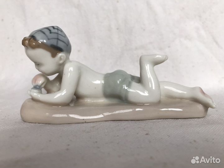 Мальчик на пляже лфз Мальчик с камушком Оригинал