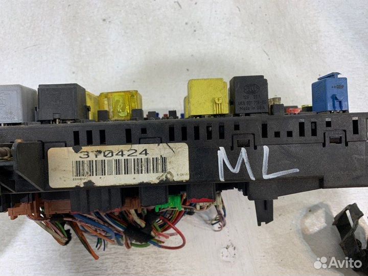 Блок предохранителей передний Mercedes-Benz Ml