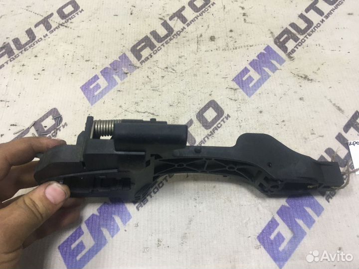 Кронштейн ручки двери задней левой Киа Сид 2