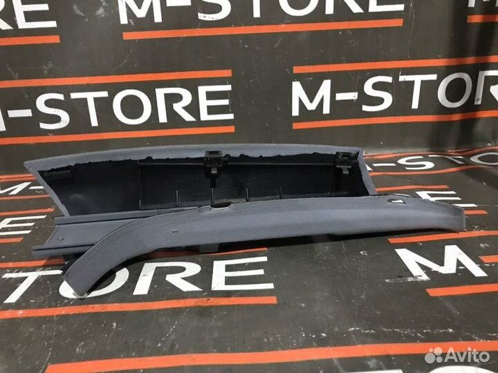 Обшивка стойки задняя правая Mercedes-Benz E-Class