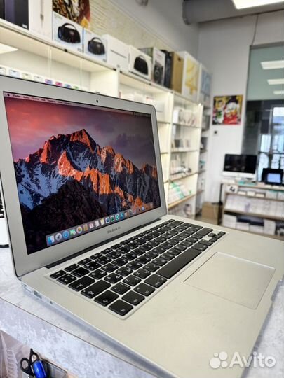 Apple MacBook Air 13 2011. Состояние отличное