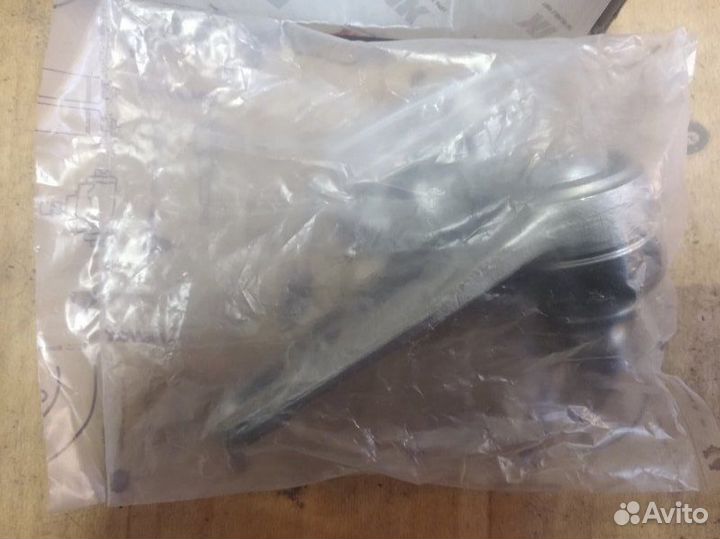 Шаровая опора правая Volkswagen Audi