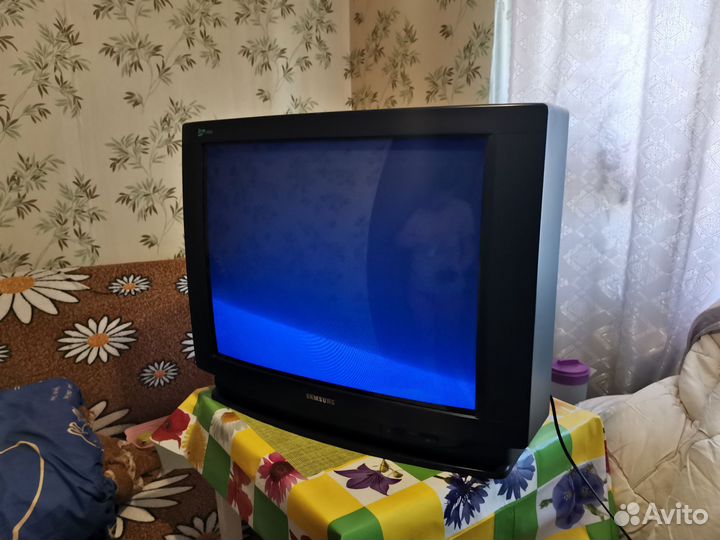 Телевизор Samsung 70см