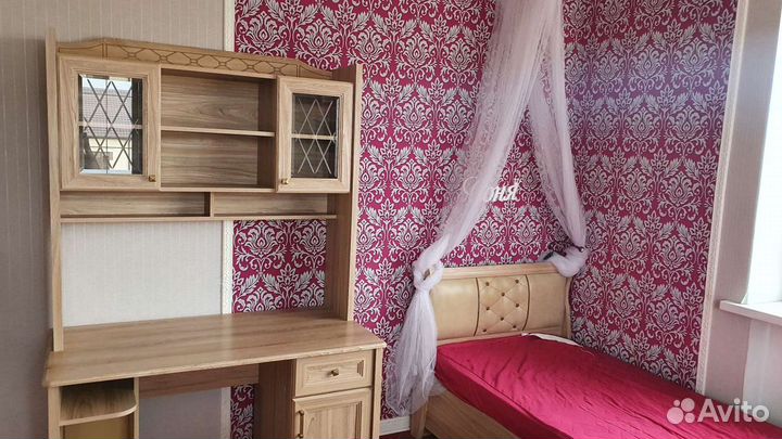 Кровать б/у, шкаф, стол письменный для школьника