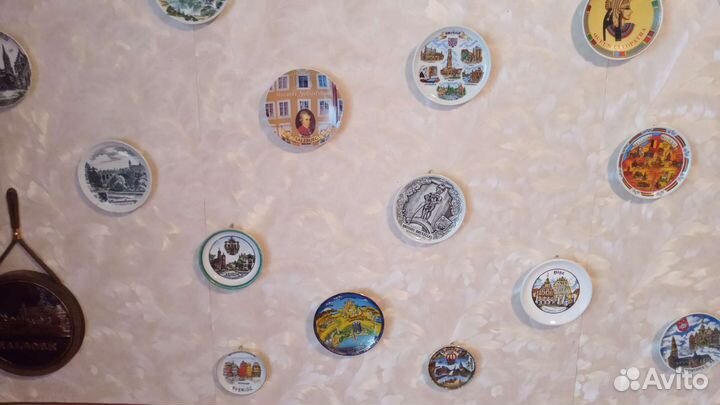 Коллекция сувенирных тарелочек более 50 шт
