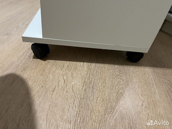 Тележка косметологическая на колесиках