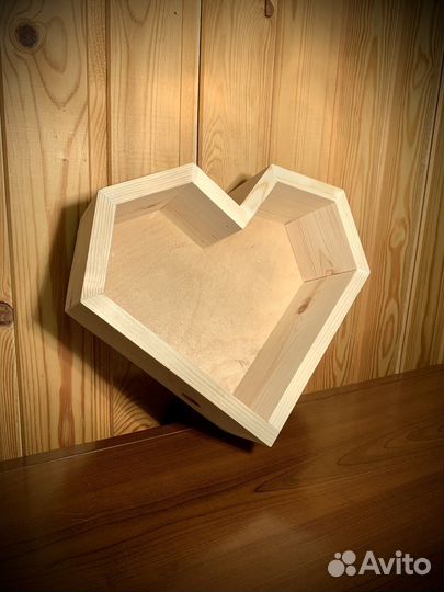 Ящик-сердце для цветов