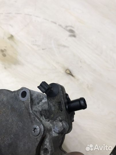 Вакуумный насос Passat B7