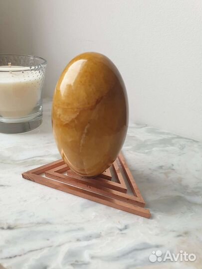 Васту лингам из камня