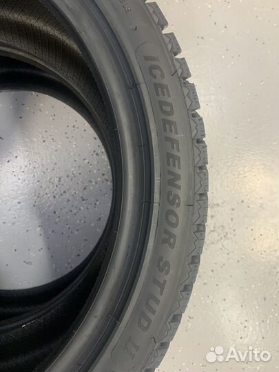 Grenlander Icedefensor Stud II 275/40 R22 107T