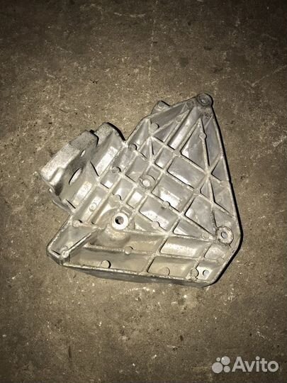 Кронштейн компрессора кондиционера VAG