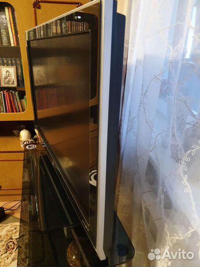 Телевизор Philips диагональ 42, ширина 1 м