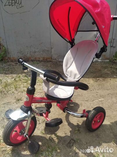 Детский трехколесный велосипед с ручкой