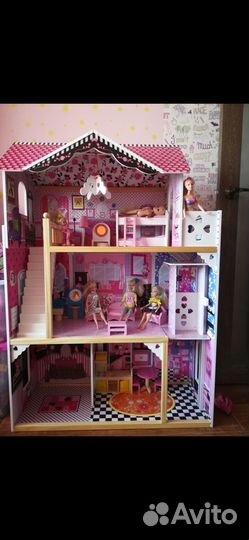 Кукольный домик с мебелью