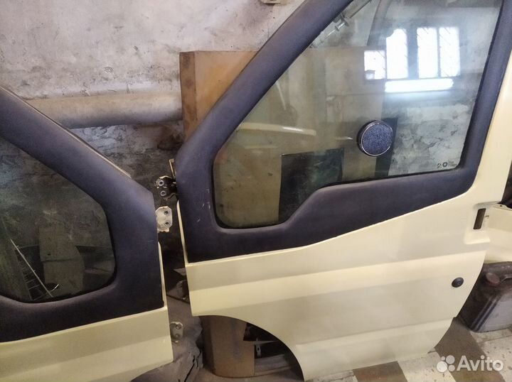 Двери на ford transit от инкассатора в хорошем сос