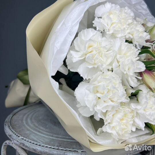 Букет из диантусов и альстромерий