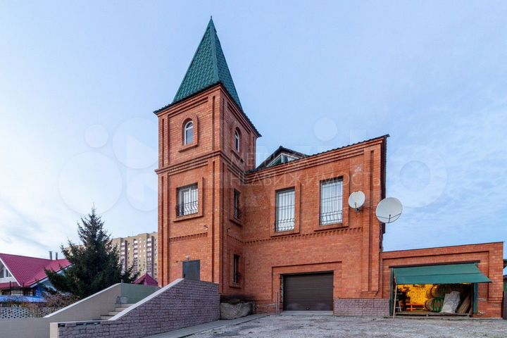 Дом 372 м² на участке 9 сот.