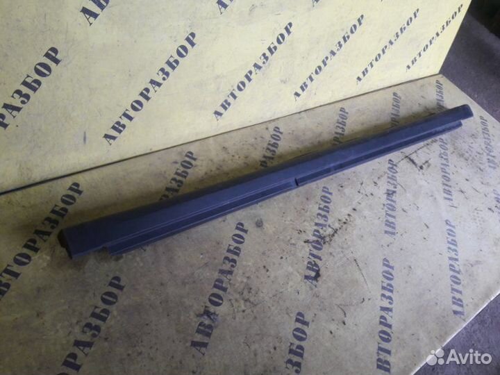 Накладка на порог (наружняя) левая Nissan Almera