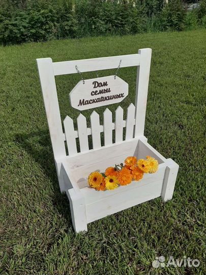 Деревянное кашпо для цветов