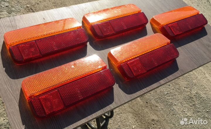 Стекло рассеиватель заднего левого фонаря Ваз 2103